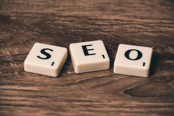 Optimisez votre succès en ligne grâce à une agence seo spécialisée