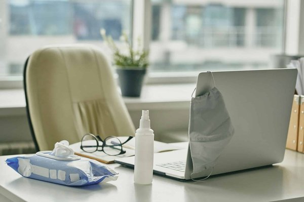 Quelles sont les meilleures pratiques pour les entreprises de services de gestion des risques pour minimiser l'impact des crises ?